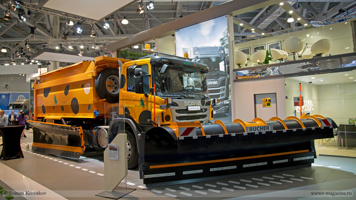 Снегоуборочная машина Scania КДМ P400 CB6x4HHZ c распределителем противогололёдных материалов