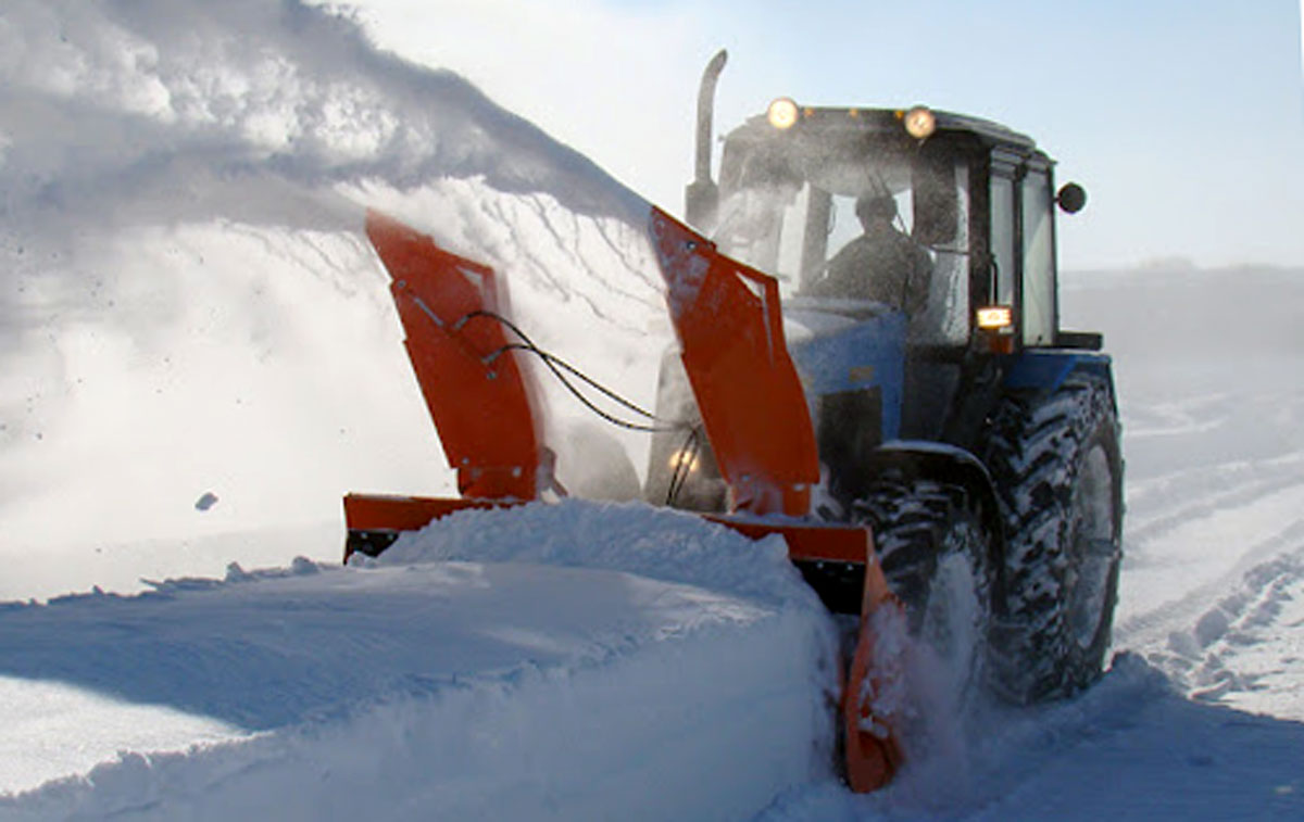 Роторный снегоуборщик на базе колёсного трактора МТЗ