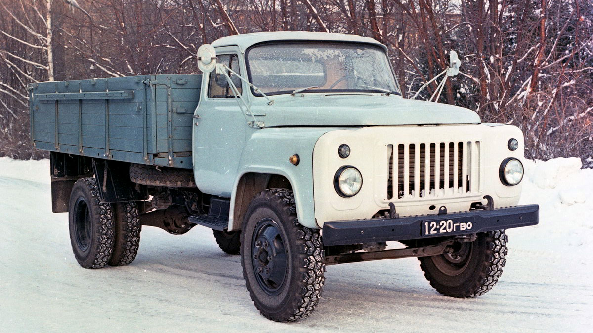 Грузовик ГАЗ 53 с бортовой грузовой платформой
