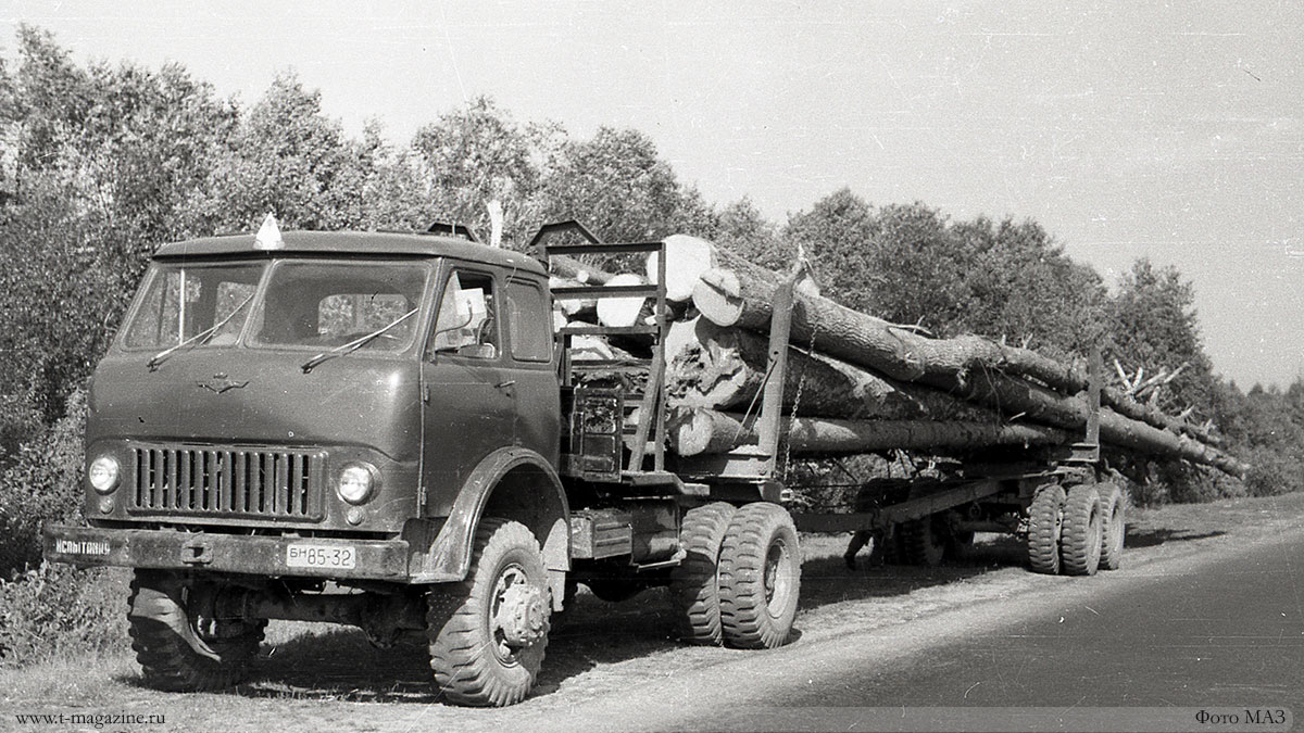 Грузовик лесовоз МАЗ 500 с роспуском, архивное фото