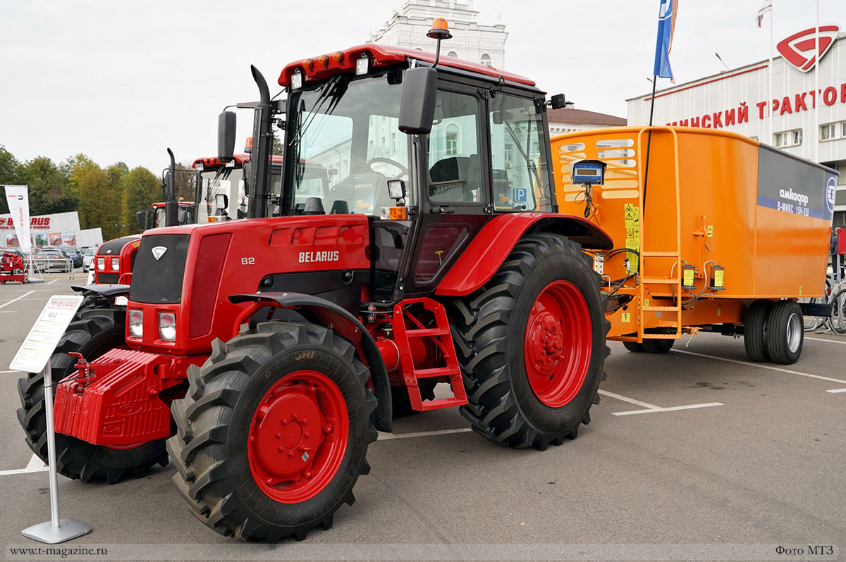 Новые трактор МТЗ 82.3 с прицепом кормосмесителем раздатчиком В-МИКС 15 Н-2Ш