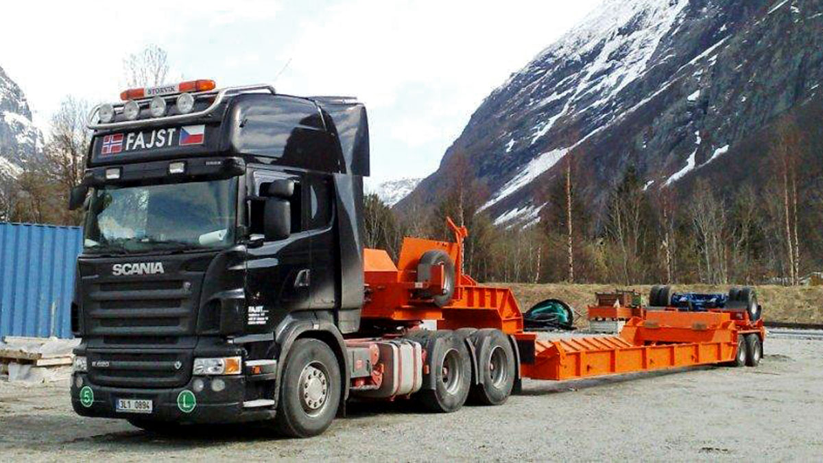 Седельный тягач Scania с тралом
