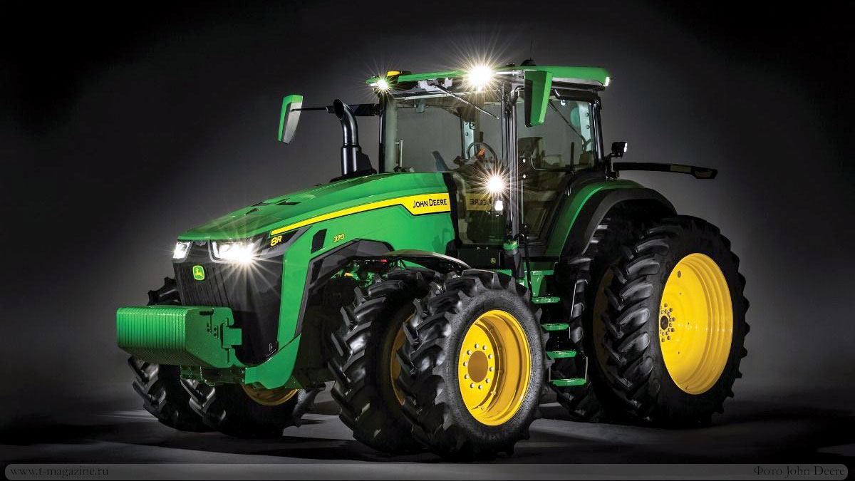 Сельскохозяйственный трактор John Deere 8R с автономным модулем управления