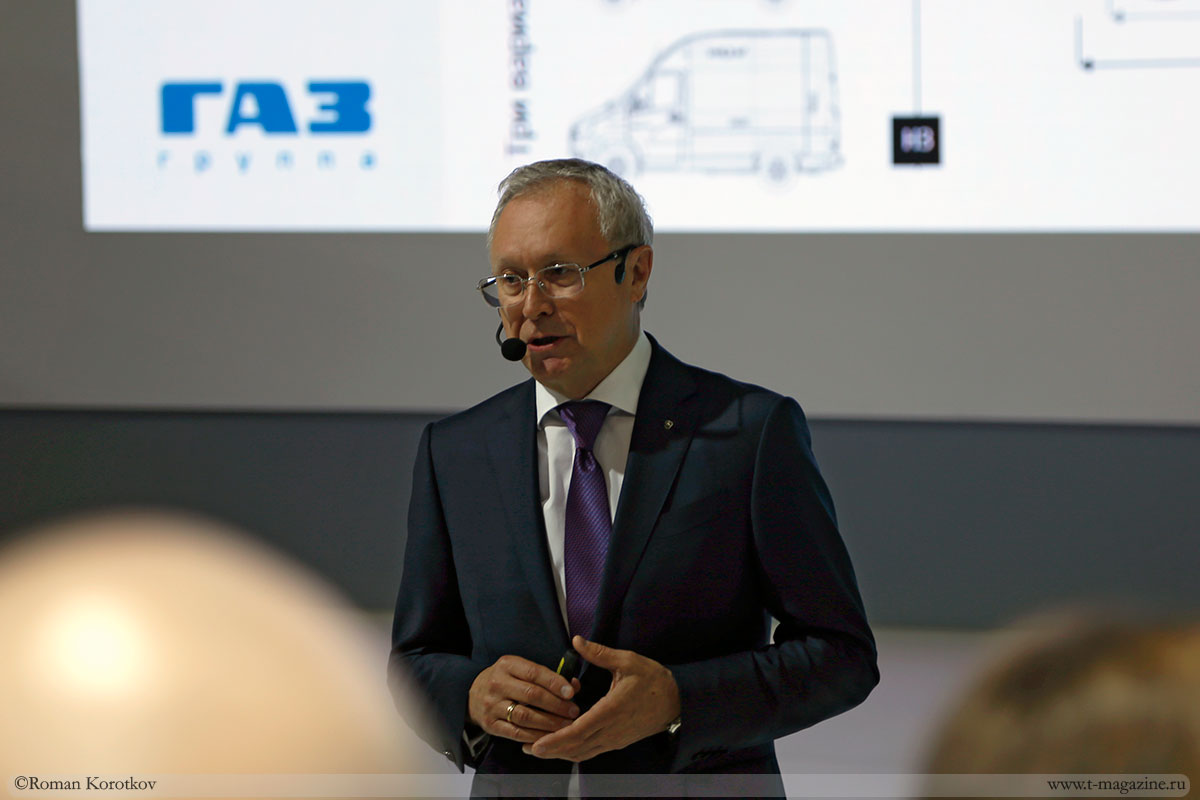 Президент Группы ГАЗ Вадим Сорокин проводит презентацию на выставке Комтранс 2021