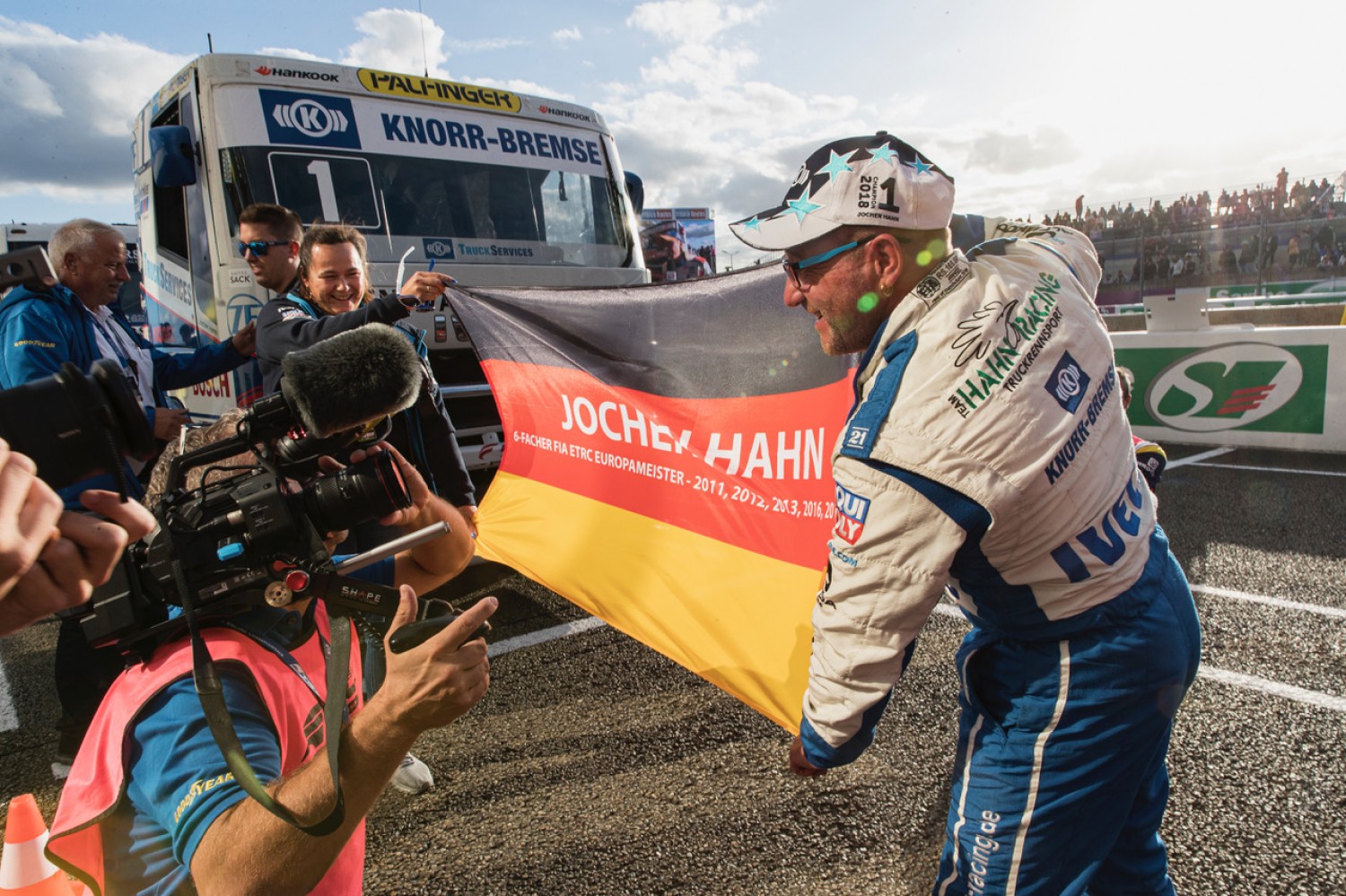 Jochen Hahn празднует 6-й титул Чемпиона Европы